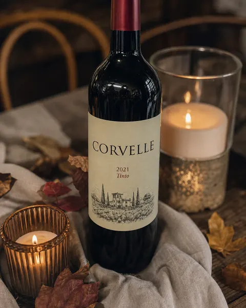 Autumn table look: the same product candles, leaves and linen